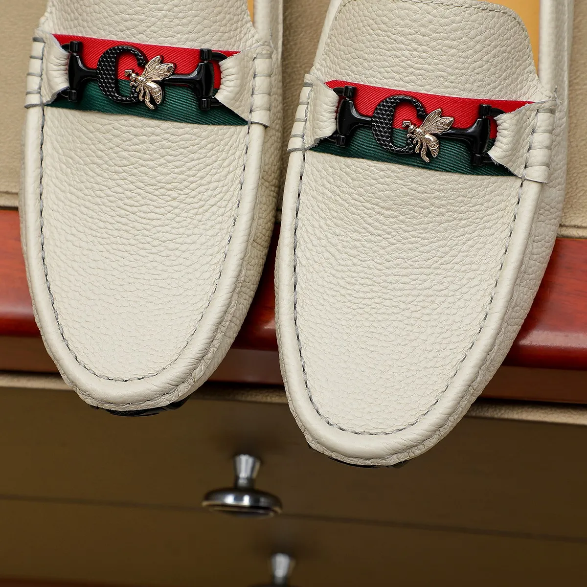Men's shoes 💰360💰💰GUCCI Gucci official website synchronizes the latest model 🛃The upper is made of imported cowhide, 🐷leather lining, rubber outsole, 🎩🎩top-notch handcrafted workmanship with fine stitches and threads🔍definitely satisfy those perfectionist men who pursue high luxury quality 👏 Colors available! Code number 38-45 Large quantity in stock